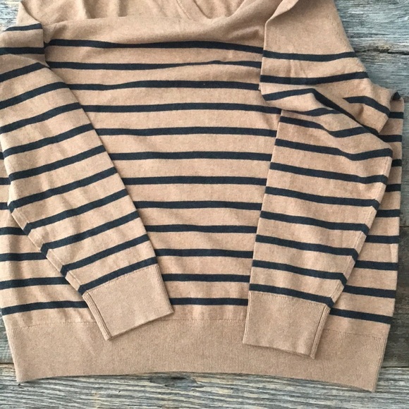 Gap Camel - Gray Stripe Sweater XL - Picture 9 of 9
